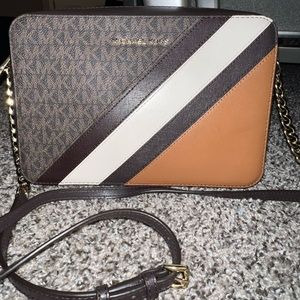Brown Michael Kors jet set crossbody